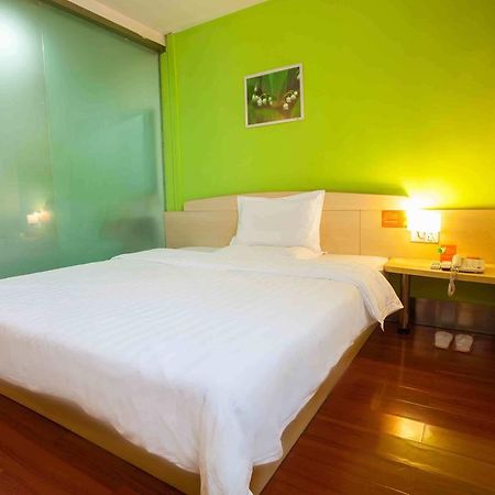 7Days Inn Wuhanguanggu Walking Street Baoli Garden Branch Room photo